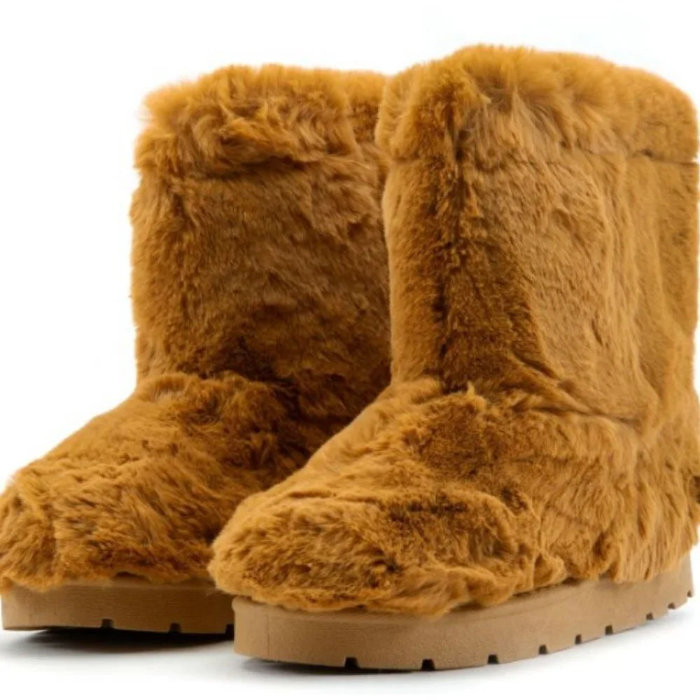 - FROZEN-26 FUR BOOTS